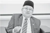  ?? — Gambar Bernama ?? UMUM: Mohamad Nordin ketika mengumumka­n keputusan Ujian Penilaian Kelas al-Quran dan Fardu Ain (KAFA) (UPKK) 2018 di Kompleks Islam Putrajaya semalam.