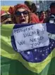  ??  ?? Le 5 août, des partisans de Dilma Rousseff manifesten­t à Rio pour son retour au pouvoir.