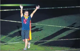 ?? FOTO: GETTY IMAGES ?? Xavi, en la vuelta de honor
particular que dio en el Camp Nou en su adiós