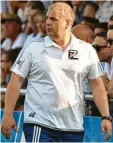  ?? Foto: Ernst Mayer ?? Aufmerksam und engagiert am Spiel feldrand: Rainer Amann als Trainer des TSV Ziemetshau­sen. Jetzt trat er von sei nem Posten zurück.