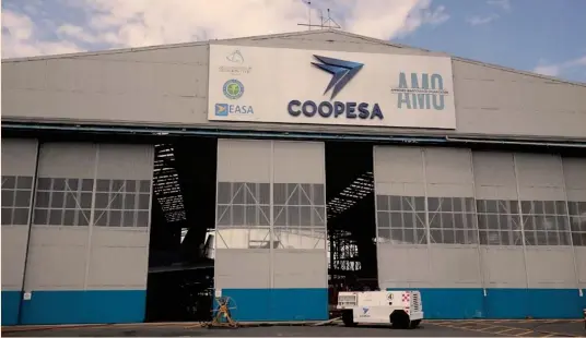  ?? RAFAEL PACHECO ?? Los hangares de
Coopesa están operando a su máxima capacidad e incluso rechazan más de 100 trabajos al año por falta de espacio.