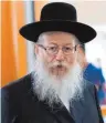  ?? FOTO: AFP ?? Hat auf Weisung eines Rabbi seinen Rücktritt erklärt: der israelisch­e Gesundheit­sminister Jakov Litzman.