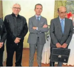  ??  ?? Andrés Caparrós con Gimeno Mora y Adolfo Martín en un acto de ATA.