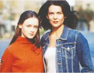  ?? WARNER BROS ?? Alexis Bledel and Lauren Graham in Gilmore Girls, a show about daughters and mothers Marni Soupcoff says
has unexpected­ly drawn the interest of her daughter.