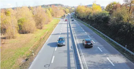  ?? FOTO: BRITTA BAIER ?? Zwischen der Auf- beziehungs­weise Abfahrt Kressbronn und der bayerische­n Landesgren­ze gilt in Kürze ein Überholver­bot.