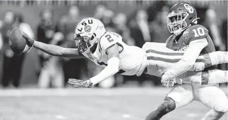  ?? Ian Maule / Associated Press ?? LSU wide receiver Justin Jefferson (2) couldn’t be held back by safety Pat Fields and Oklahoma, hauling in four TD catches.