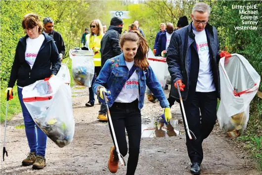  ??  ?? Litter-pick: Michael Gove in Surrey yesterday