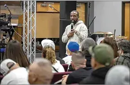  ?? JOSÉ LUIS VILLEGAS / FOR CALMATTERS ?? Christophe­r Lodgson, a community organizer and policy manager at the AntiRecidi­vism Coalition, speaks at an expungemen­t clinic at the New Beginnings Fellowship in South Sacramento on March 9.