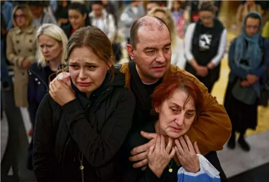  ?? ARMIN DURGUT/ASSOCIATED PRESS ?? Mourners gathered in Belgrade, Serbia, Thursday, after a 13-year-old killed eight fellow students and a guard Wednesday.