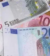 ?? ?? ЗА 90 ЕВРО: правление товарищест­ва растратило более пяти с половиной тысяч евро товарищеск­их денег.