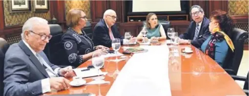  ?? ADRIANO ROSARIO ?? Gustavo Vega, Cándida Acosta, Juan Guiliani Cury, Clara Reid de Frankenber­g, Fernando González Nicolás y Virginia Velásquez.