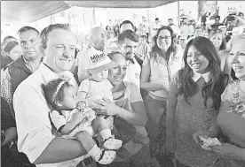  ??  ?? El candidato del Partido Revolucion­ario Institucio­nal al Gobierno de la Ciudad de México, Mikel Arriola, durante su visita al pueblo de Santiago Tulyehualc­o, Xochimilco ■ Foto Roberto García Ortiz