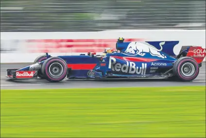  ?? FOTO: GETTY ?? Carlos Sainz, satisfecho con su séptima posición en la primera jornada de entrenamie­ntos libres del GP de Australia de Fórmula 1