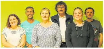  ??  ?? Le bureau de l’Amicale, avec de gauche à droite : Marylène Renou, Alexandre Dubois, Marinella Leplu, Christian Douet, Hélène Lenoble et Nicolas Leboucher.