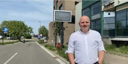  ?? FOTO JCR ?? Schepen Gunther Dauw vindt dat het gratis ondergrond­s parkeren zijn doel mist. De plaatsen werden ingenomen door personeel van winkels en horeca.