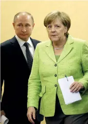  ??  ?? Ritorno in Russia. Angela Merkel con Vladimir Putin a Sochi. Il loro ultimo vertice bilaterale risaliva al 10 maggio 2015,a Mosca