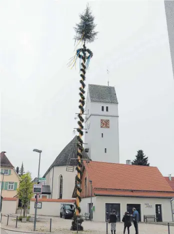  ?? FOTO: SZ ?? Am Dienstag werden in und um Laichingen die Maibäume aufgestell­t.