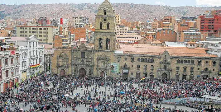  ?? REUTERS ?? Imponente. Una imagen aérea de la plaza San Francisco, en el corazón de La Paz, donde partidario­s del ex presidente Evo Morales reclamaron su regreso al poder en Bolivia.