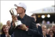  ?? JOHN WOIKE — HARTFORD COURANT VIA AP ?? Jordan Spieth kisses the 2017 Travelers Championsh­ip trophy after holing a bunker shot for birdie in a playoff with Daniel Berger at TPC River Highlands in Cromwell, Conn., Sunday.