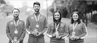  ?? DAVID JACKSON THE CANADIAN PRESS ?? Austin Connelly, Joey Savoie, Mary Parsons and Brigitte Thibault win bronze in mixed team golf at the Lima Pan American Games on Sunday.