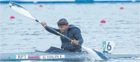  ?? FOTO: MARCUS BRANDT/DPA ?? Anas Al Khalifa bei den Vorläufen über 200 Meter in seinem Kajak.