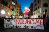  ?? ?? Proteste Studenti manifestan­o al Viminale