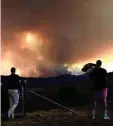  ?? FOTO: IMAGO/XINHUA ?? Rauch über dem Namadgi-Nationalpa­rk bei Canberra.