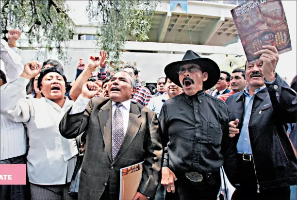  ?? Fotos: archivo el comercio ?? • El 20 de noviembre del 2008, cientos de personas acudieron al auditorio de Ciespal, para escuchar el Informe sobre el pago de la deuda externa ecuatorian­a.