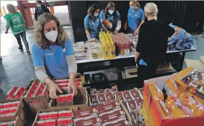  ?? EFE ?? Productos donados por las firmas alimentari­as a los bancos de alimentos.