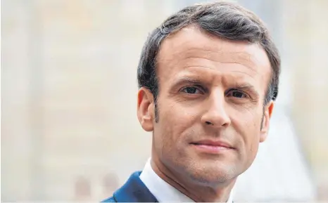  ?? FOTO: DPA ?? Emmanuel Macron wirkt nach knapp zwei Jahren im Amt erschöpft. Sein Führungsst­il wird in den Medien heftig kritisiert.