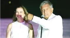  ??  ?? Lopez Obrador (right), arrives with his wife Beatriz Gutierrez at the Great Museum of the Mayan World in Merida,Yucatan state, Mexico, for the third and last presidenti­al candidates’ debate before the July 1 general election. — AFP photo