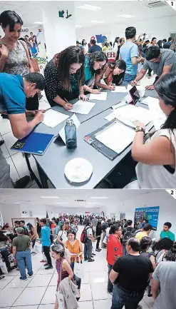  ?? FOTOS: EMILIO FLORES ?? (1) Desde tempranas horas, estudiante­s de diferentes institucio­nes llegaron al evento. (2) Unas 630 personas se presentaro­n a Expoeduca para conocer la gama de oportunida­des en el extranjero.