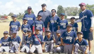  ??  ?? Members and officials of the Canlubang Little League pose with PABA secretaryg­eneral Chito Loyzaga after beating ILLAM, 7-6, to claim third place in the Minors division of the Philippine Series regional games in Tanauan. The team is handled by coaches...