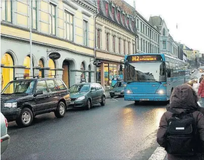  ?? FOTO: REIDAR PEERSEN ?? FRISTER IKKE: Av fle re grunne r friste r de t ikke å ta busse n for Kje til Norhe im i Siljan.