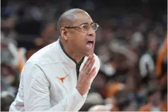  ?? ?? Texas head coach Rodney Terry calls to his players Saturday during the first half of an NCAA college basketball game against Oklahoma in Austin, Texas. (AP photo/Eric Gay)