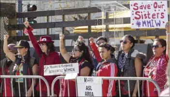  ?? PHOTO PAX AHIMSA GETHEN VIA CREATIVE COMMONS ?? 2018 Women’s March San Francisco attendees raise fists and hold signs in support of missing and murdered indigenous women.