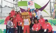  ??  ?? PRESENCIA BORICUA. Parte de la delegación de Puerto Rico en la ceremonia de izamiento.