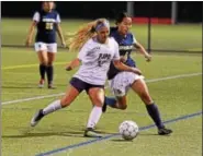  ?? AUSTIN HERTZOG - DIGITAL FIRST MEDIA ?? Cahill takes charge, surrounded by senior Kali Pupo, freshman Emily Sands and freshman goalkeeper Samantha Hughes. Veronica Roach, Kenzie Milne, Bailey Hunt and Mia Baumgarten rotate in as well.