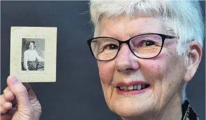 ?? PHOTO: PETER MCINTOSH ?? Not forgotten . . . Jennifer Harford with a portrait of her great aunt Eva Cooper, a Dunedin Hospital nurse who died in the 1918 influenza pandemic.