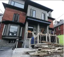  ?? DARREN BROWN/OTTAWA CITIZEN ?? Constructi­on materials were piled outside a student housing building at 95 and 97 Fourth Ave. on Sept. 1.