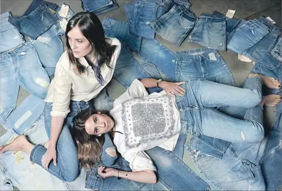  ?? Photograph­s by Mariah Tauger For The Times ?? MISTY ZOLLARS, left, and Kelly Urban founded Amo with the aim of designing jeans that take into account a real woman’s body. “We’ve got your back,” Zollars says.