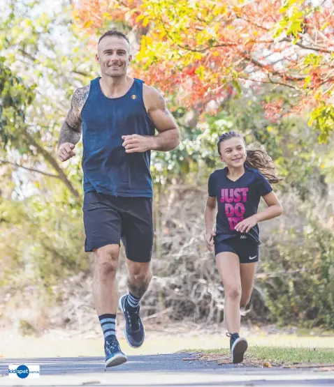  ?? Picture: SARAH KEAYES ?? LIKE FATHER LIKE DAUGHTER: Steve 'Commando' Willis, who is the ambassador for the Sanitarium Weet-Bix Kids TRYathlon, training with his daughter Ella.