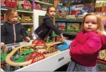  ?? GLENN GRIFFITH — GGRIFFITH@ DIGITALFIR­STMEDIA. COM ?? Ryan Villa, 3, left, Reese Villa, 5, center, and Katie Zweigentha­l, 2, right, give some toys a test drive in G. Willikers in Saratoga on Small Business Saturday.