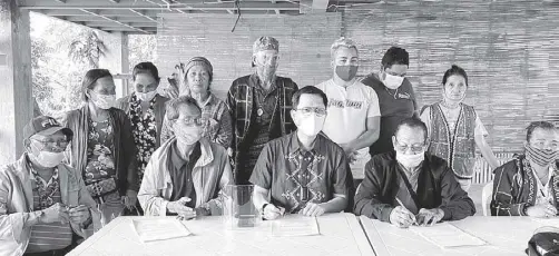  ??  ?? Agri-entreprene­ur Antonio Tiu (3rd from left), chairman and CEO of AgriNurtur­e Inc., signs a memorandum of agreement with Davao’s Unified Bagobo-Tagabawa Tribe to plant rice and corn in up to 38,000 hectares of ancestral land. Among the co-signatorie­s are UBTT leaders Datu Ernesto Salaysay (2nd from left), Datu Rogelio Manapol (4th from right) and chieftain Gerlina Owok (right).