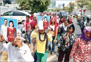  ?? HONG MENEA ?? Villagers from around the country gather at the Ministry of Land Management on Monday to deliver petitions seeking resolution to their longstandi­ng land disputes.