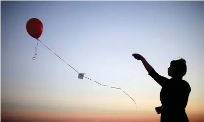  ?? Photograph: Lucy Nicholson/Reuters ?? Laguna Beach is the latest US city to pass a resolution restrictin­g the sale and use of balloons.