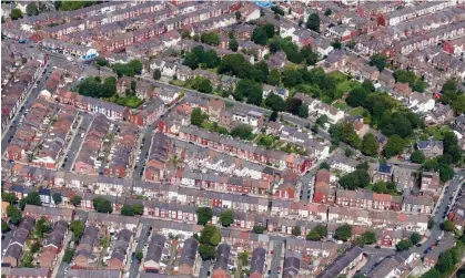  ?? Photograph: Paul White/Alamy ?? The annual growth rate in UK house prices slowed sharply from 9.5% to 7.2%.