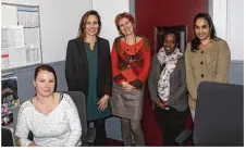  ??  ?? L’équipe de l’accueil du service Éducation, de g. à Dr : Sylviane Guénault, Inès de Marcillac, Dominique Villeviell­e, Michelle Duval et Fatima Benziane.