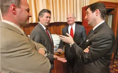  ?? BEN GRAY/THE ATLANTA JOURNAL-CONSTITUTI­ON/TNS ?? John Watson, right, talks with then-Gov. Sonny Perdue, then-House Speaker Glenn Richardson and Jay Walker in 2006.