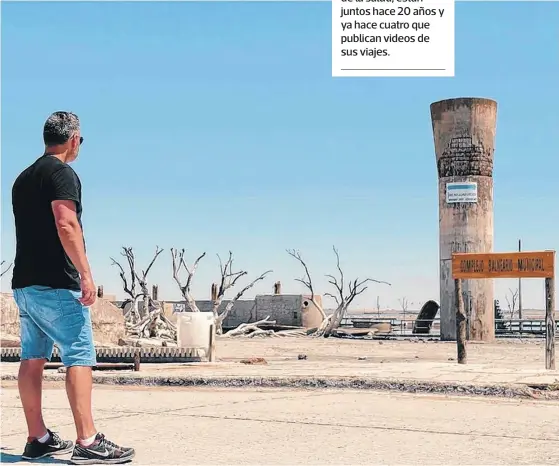  ??  ?? NÉSTOR, EN las ruinas de Villa Epecuén, otro de los puntos turísticos que visitaron en nuestra zona.